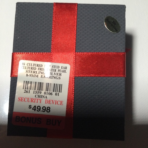 Cultured Freshwater Pearl Sterling Silver 8-9MM Earrings - Picture 3 of 7